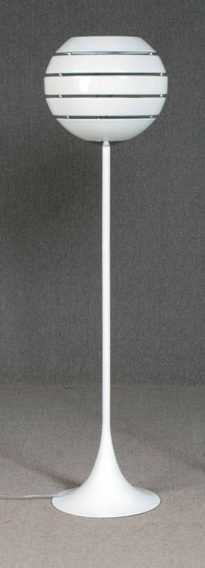 Manhattan standerlampe, hvidlakeret aluminium