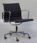 Charles Eames. Kontorstol, model EA-108117 