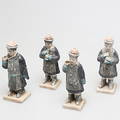 GRAVFIGURER i terracotta, 4 st, sen Ming dynasti, 1368-1644, Kina.
