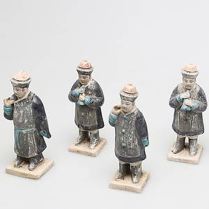 GRAVFIGURER i terracotta, 4 st, sen Ming dynasti, 1368-1644, Kina.