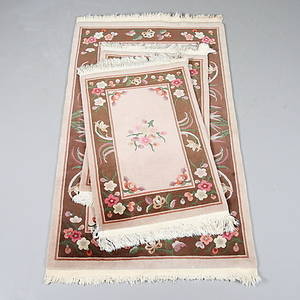 MATTOR, 3 st, Kina. 157 x 92 cm samt 95 x 62 cm.