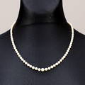 PÄRLCOLLIER med silverlås.