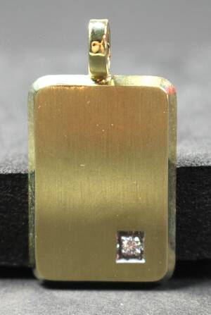 Gravuranhänger mit Brillant  Diese Ware steht erneut zur Auktion unter der Warennummer rnrn4982375