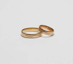 RINGAR, 2 st, 18k guld, vikt ca 11,4 gr.