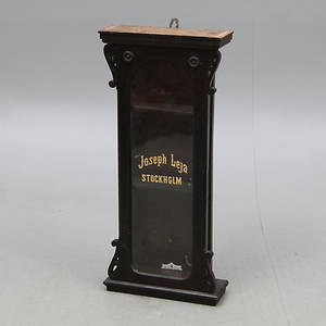 VÄGGSKÅP, omarbetat väggursfodral, 181900-tal.