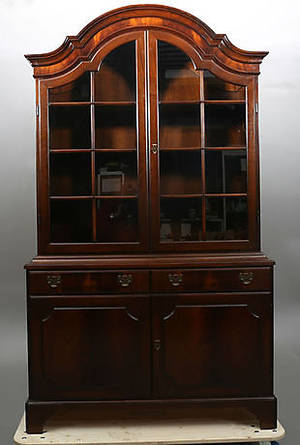 VITRINSKÅP, mahogny, 1900-talets andra hälft.