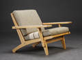 Hans J. Wegner 1914 -2007. Lænestol af eg