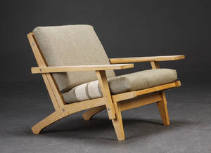 Hans J. Wegner 1914 -2007. Lænestol af eg
