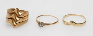 RINGAR, 3 st, 18k guld, vikt ca 8,8 gr.