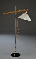 Vilhelm Wohlert. Standerlampe af bøg, model 325