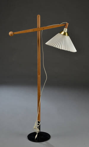 Vilhelm Wohlert. Standerlampe af bøg, model 325