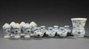 Royal Copenhagen. Musselmalet, Samling salt- og peberbøsser. 13