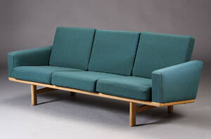 H. J. Wegner. Tre-pers. sofa, model GE-2363, egetræ