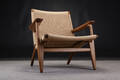 Hans J. Wegner. CH25 lænestol af massivt egetræ