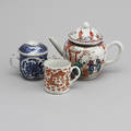 KANNA, KOPP MED LOCK samt KOPP, porslin, Kina, 17001800-tal.