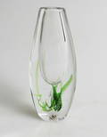 VICKE LINDSTRAND. Konstglas, vas, Kosta, signerad.