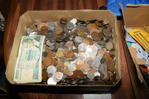 Blandade mynt och sedlar