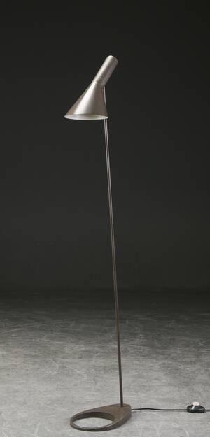 Arne Jacobsen. AJ standerlampe
