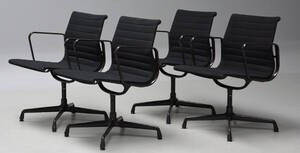 Charles Eames. Sæt på fire armstole, Black 4 