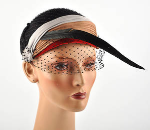 KOPFBEDECKUNG 79. Damenhut. Haube, 34-Kappe mit Feder, Netz  Haarband.