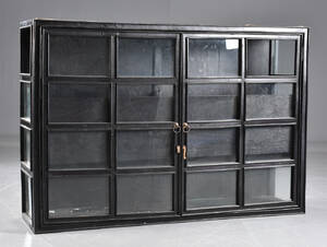 NORR11. Colonien Cabinet vitrineskab