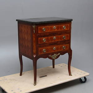 BYRÅ med stenskiva, gustaviansk stil, 1900-tal.