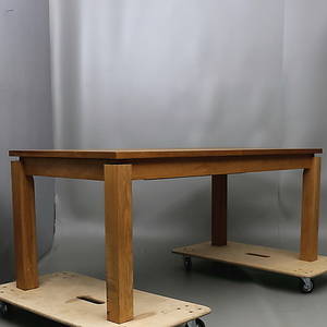 MATBORD utfört i massiv ek.