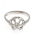 RING i 14K vitguld, genombruten fattning besatt med diamant om 0,40 carat.