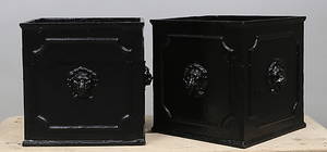 TRÄDGÅRDSURNOR, ett par, gjutjärn, 2000-tal.