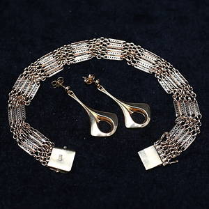 ARMBAND samt ÖRHÄNGEN, 18 k guld, 18,3 gram.