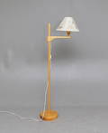 CARL MALMSTEN. Golvlampa, Staken, björk.