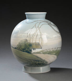 Bing  Grøndal. Vase af porcelæn Denne vare er sat til omsalg under nyt varenummer 4545540