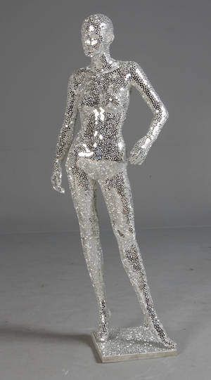 Mannequin beklædt med spejlmosaik