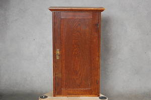 VÄGGSKÅP, 1900 talets början.