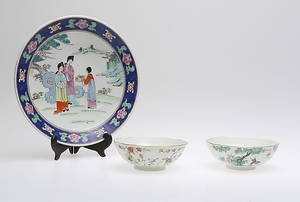 SKÅLAR samt FAT, 3 delar, keramik, Kina, 1900-tal.