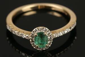 Smaragd- og brillantring af 18 kt guld