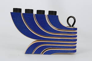 LJUSSTAKE, trä, 4 ljushållare, 1900-talets andra hälft.