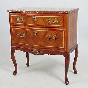 BYRÅ, 2-lådig, mahogny med stenskiva, rokokostil.