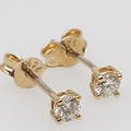 ÖRHÄNGE i 14K gul guld, ett par, besatta med diamanter om tot ca 0.40 carat.