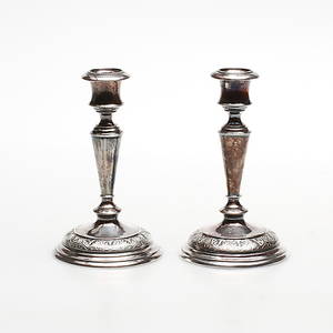 LJUSSTAKAR, ett par, silver, CG Hallberg, Stockholm 1888.