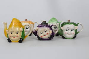 KANNOR, porslin, 5 stycken, 1900-talets andra hälft.