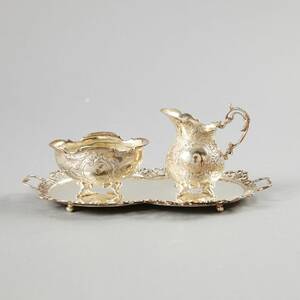 Sockerskål och gräddsnipa i silver