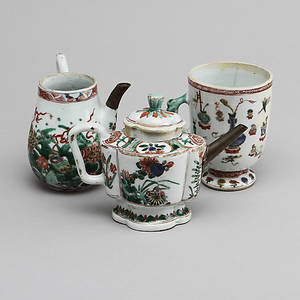 KANNOR, 2 st samt MUGG, porslin, Kina, 1700-tal.