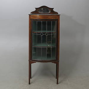 VITRINSKÅP, 1900-tal.