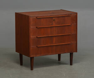 Dansk møbelproducent. Kommode af teak, 1960erne
