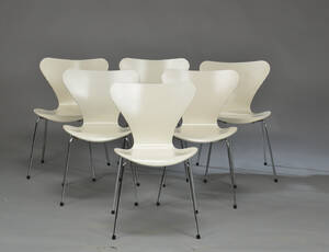 Arne Jacobsen. Seks Syver stole model 3107 6