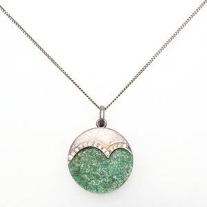 HALSBAND med SMYCKE, silver, aventurin, totalvikt 15,07 gram, 1900-tal.