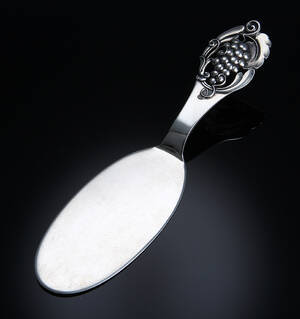 Grann  Laglye. Vindrue serveringsspade i sølv, 1939