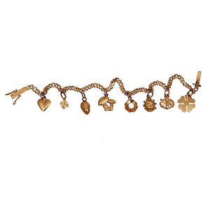 ARMBAND med 8 berlocker, 18k guld. Vikt ca 8 gram.