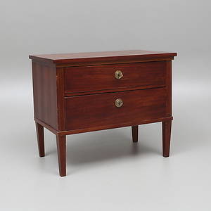 BYRÅ, gustaviansk stil, 1900-talets mitt.